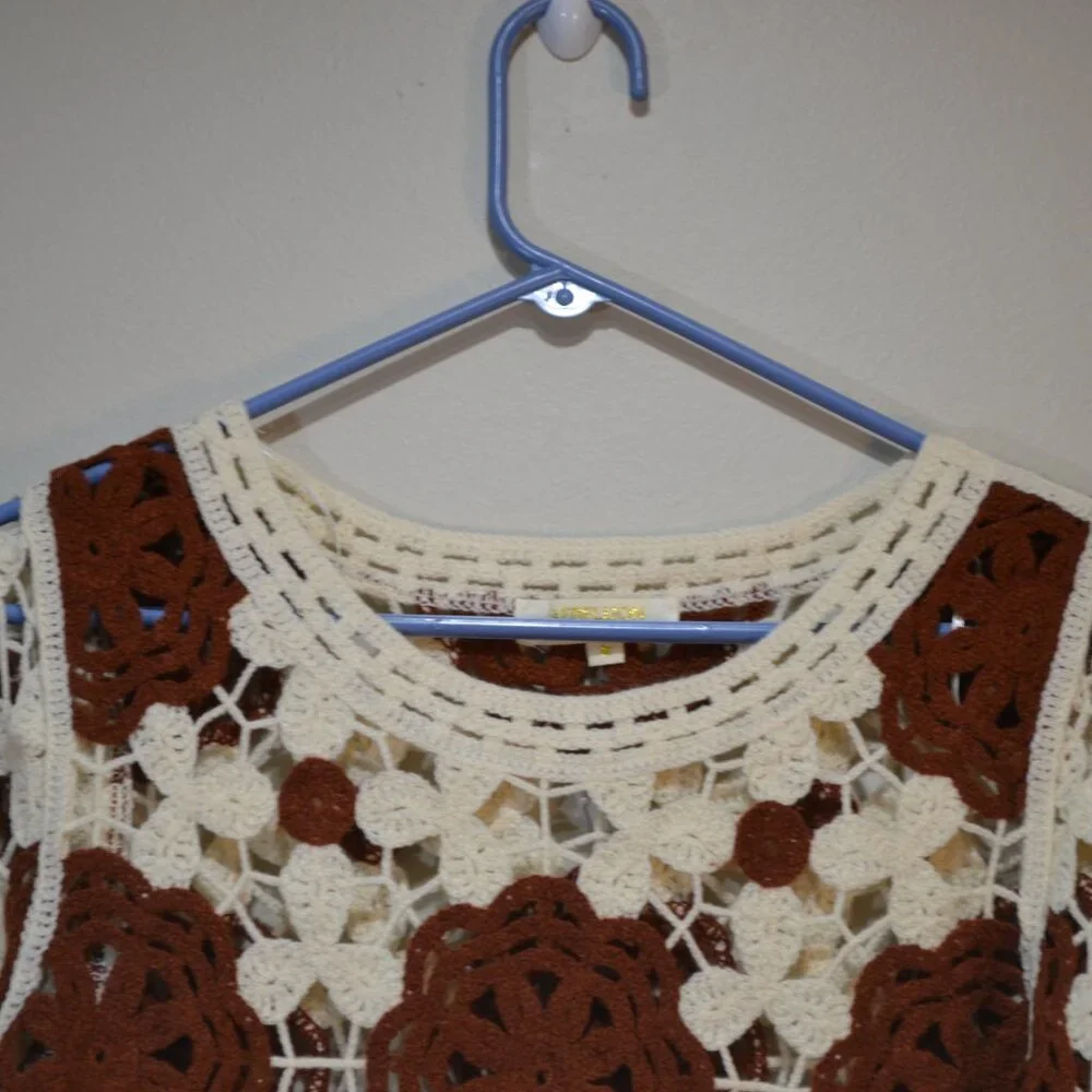Rebellion Junior Two Tone Crochet Knit Long Bell Sleeve Womens M Cropped Top